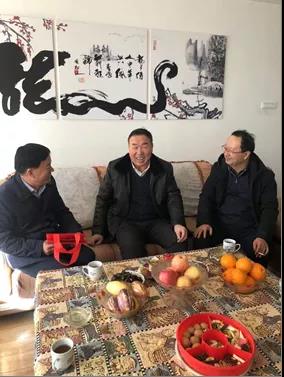 敦煌種業(yè)領(lǐng)導(dǎo)看望慰問(wèn)公司老干部、老黨員及困難黨員職工