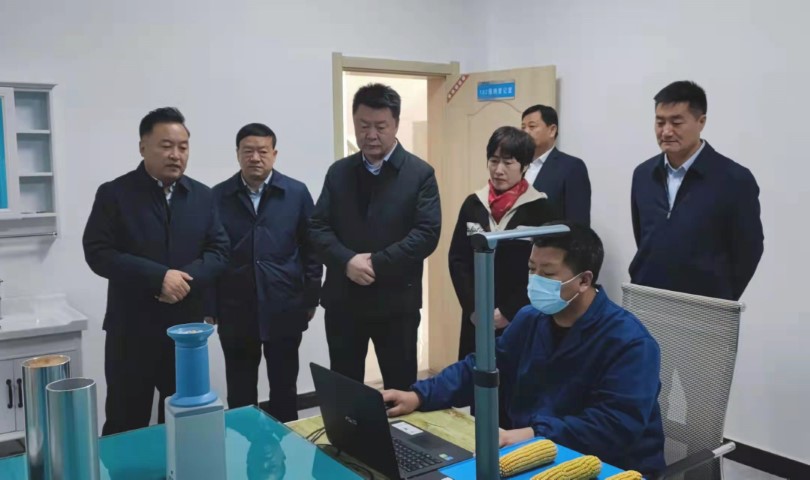 酒泉市政府黨組成員、副市長哈里別克來敦煌種業(yè)調(diào)研指導工作